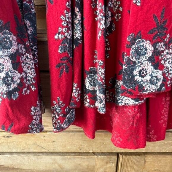 Free‎ People XS Red Floral Boho Speak Easy Blouse - Picture 8 of 11
